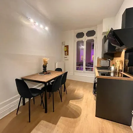 La Greenwood, Spacious & Cozy Lägenhet